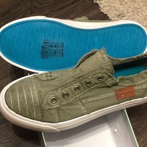 JENN ARDOR Women Low-Top Tennis Canvas Sneaker Size 8.5, Olive in color